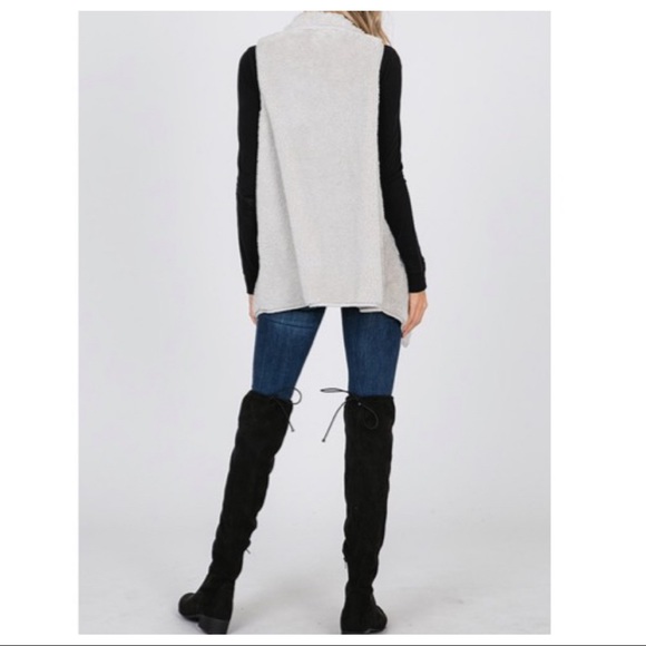 Gorgeous Soft Faux Fur Sherpa Vest With Pockets - Picture 4 of 4